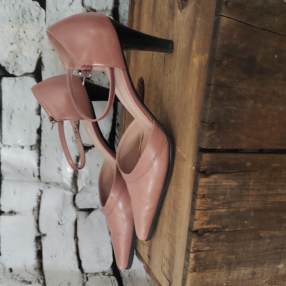 Pink pumps - Picture 2 of 4